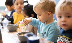 group mealtime benefits for kids